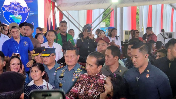GAMKI Siap Wujudkan Indonesia Emas Presiden Jokowi menghadiri Rakernas dan pengukuhan DPP GAMKI di Medan, Sumatera Utara. GAMKI siap wujudkan Indonesia Emas.