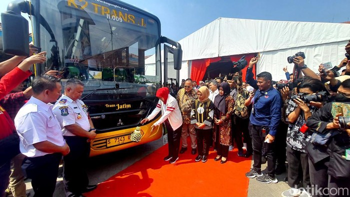 GUbernur Jatim Khofifah