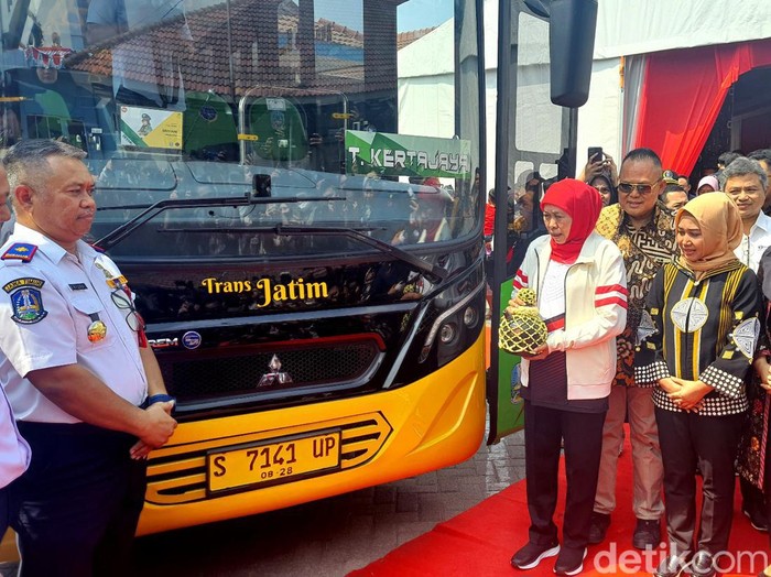 Gubernur Khofifah resmikan Bus Trans Jatim Koridor II di mojokerto