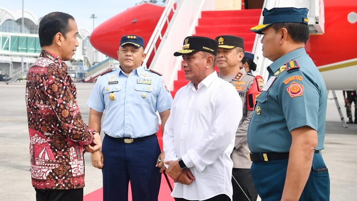 Gubernur Sumut Edy Rahmayadi saat menyambut kedatangan Presiden Jokowi di Medan