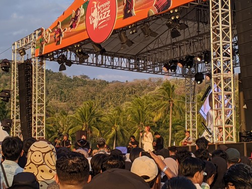 Konser Senggigi Sunset Jazz (SSJ) di Pantai Kerandangan I Senggigi, Lombok Barat, Nusa Tenggara Barat (NTB), Minggu (20/8/2023).