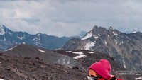 Amalia Raras Putri Cahyadi, ketika mendaki Gunung Elbrus.
