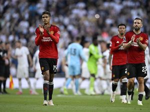 Ten Hag Harap Varane Bisa Main Lawan Manchester City Sebelum Pergi