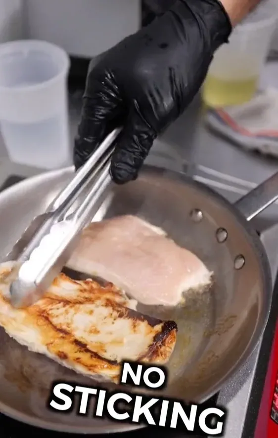Trik masak daging agar tak lengket di wajan menurut Chef