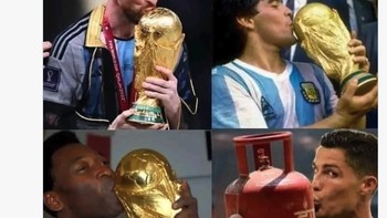 Meme Ronaldo cium tabung gas bukan Piala Dunia muncul lagi gegera Messi angkat trofi lagi. Foto: Twitter
