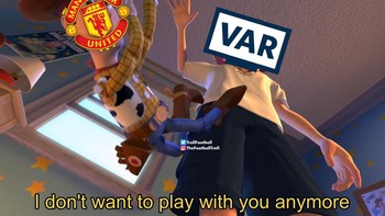 Gegara VAR  bikin Setan Merah tak mendapatkan penalti. Foto: Twitter