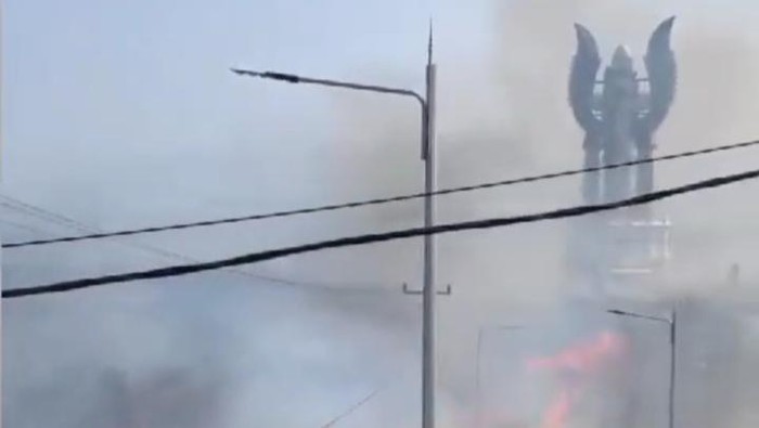 Menara Kujang Sepasang di Kabupaten Sumedang terutup kabut asap.