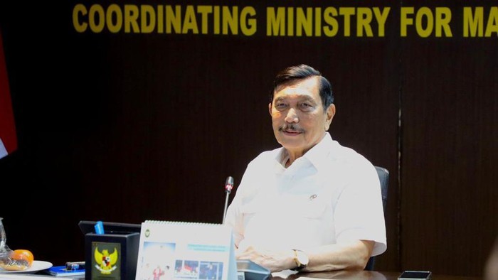 Menko Marves Luhut Binsar Pandjaitan di rapat soal polusi udara. (dok Kemenko Marves)