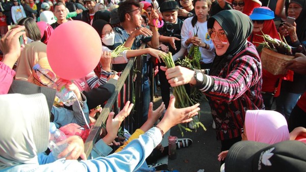 Mobil Hias Karnaval Pembangunan Klaten Tampilkan Inovasi-Prestasi OPD