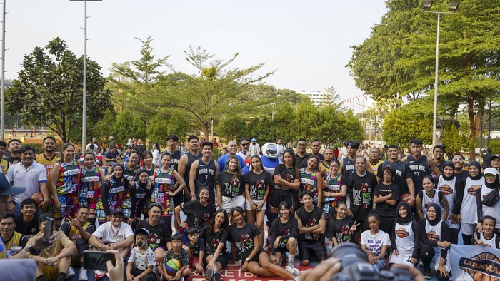 Momen Artis-Atlet Ramaikan Puncak Basketball Meet Up FIBA World Cup 2023