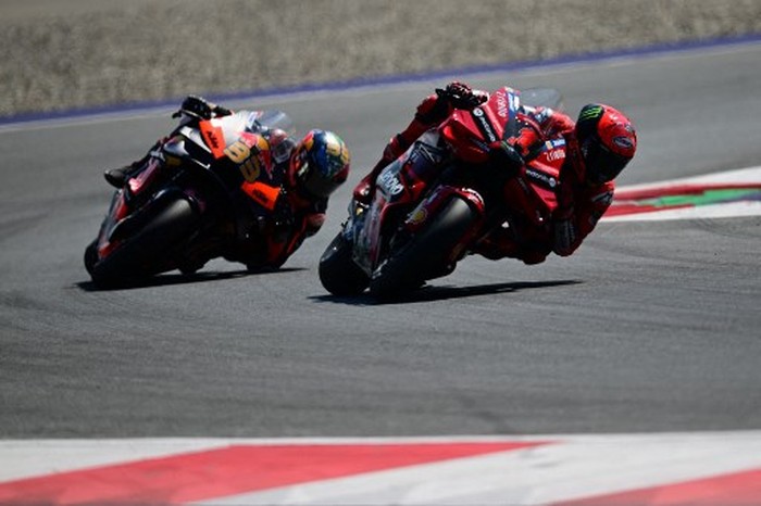 Ducati Lenovo Team Italian rider Francesco Bagnaia (R) and Red Bull KTM Factory Racing South African rider Brad Binder at the start of the MotoGP Austrian Grand Prix at the Red Bull Ring racetrack in Spielberg bei Knittelfeld, Austria, on August 20, 2023. (Photo by Jure Makovec / AFP)
