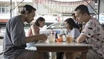 Nicholas Saputra Doyan Kulineran Bareng Teman Artis
