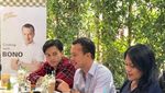 Nicholas Saputra Doyan Kulineran Bareng Teman Artis