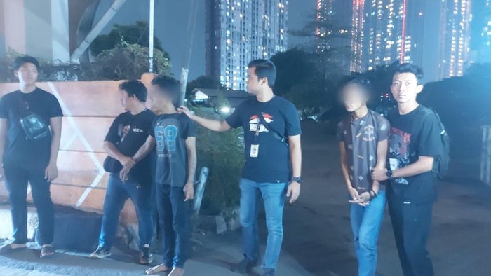 Palak-Tusuk Sopir Truk di Exit Tol Tomang, 2 Orang Ditangkap (Istimewa)
