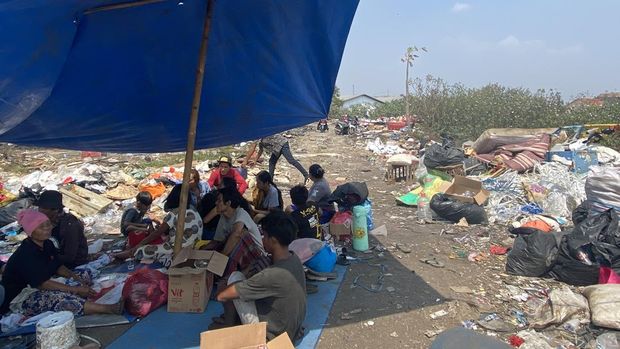 Penampakan gubuk pemulung dekat TPST Bantargebang yang kebakaran