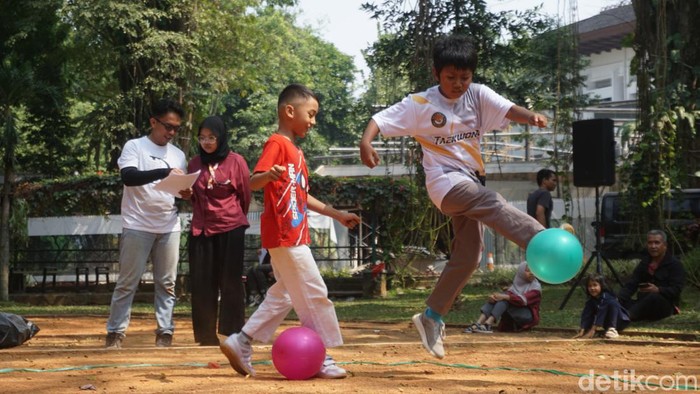 Perlombaan HUT RI di Gedung Sate Perlombaan HUT RI di Gedung Sate