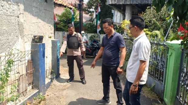 Polisi cek lokasi remaja dicekik hingga kepala diinjak di Jagakarsa, Jaksel