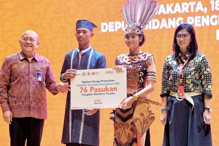 PT BNI Life memberikan apresiasi kepada 76 Pasukan Pengibar Bendera Pusaka (Paskibraka) di Istana Negara.