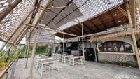 Waktu terbaik berkunjung ke Reka Vida adalah pada sore hingga malam hari. Karena pada waktu tersebut cuaca sudah tidak terlalu terik dan pencahayaan lampu di sekitar cafe membuat suasana jadi semakin menarik. (Weka Kanaka/detikcom)