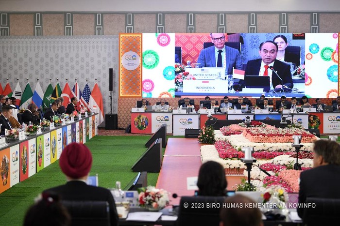 Menteri Komunikasi dan Informatika RI Budi Arie Setiadi menghadiri Pertemuan Tingkat Menteri bidang Ekonomi Digital (Digital Economy Ministers Meeting/DEMM) di India. Kegiatan ini membahas tiga isu prioritas yang menjadi bagian dalam dokumen akhir rangkaian Pertemuan Kelompok Kerja Ekonomi Digital (Digital Economy Working Group / DEWG).