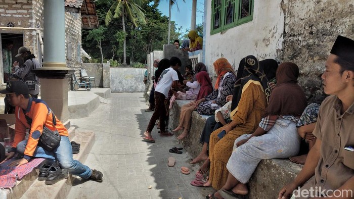 Situasi di lokasi Desa Moncek Tengah usai bunyi dentuman misterius dari dalam bumi.