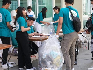 Seru & Bermanfaat, Olahraga Memungut Sampah SpoGomi Digelar di Unpar