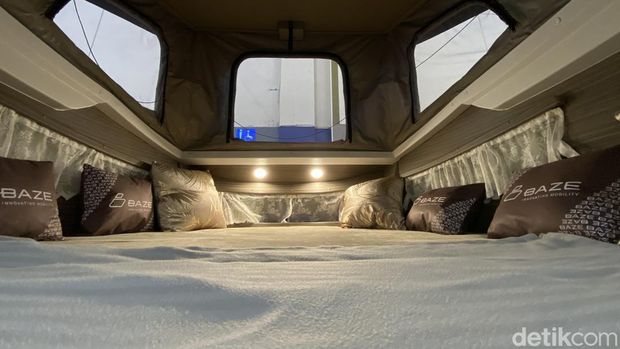 Karoseri Baze menampilakan Toyota Hilux yang dimodifikasi menjadi motorhome pada ajang Gaikindo Indonesia International Auto Show (GIIAS) 2023.