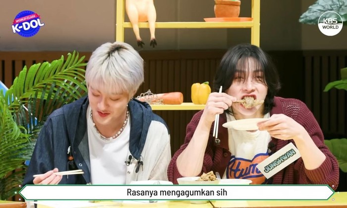 Member Treasure cicip hidangan ayam khas Indonesia