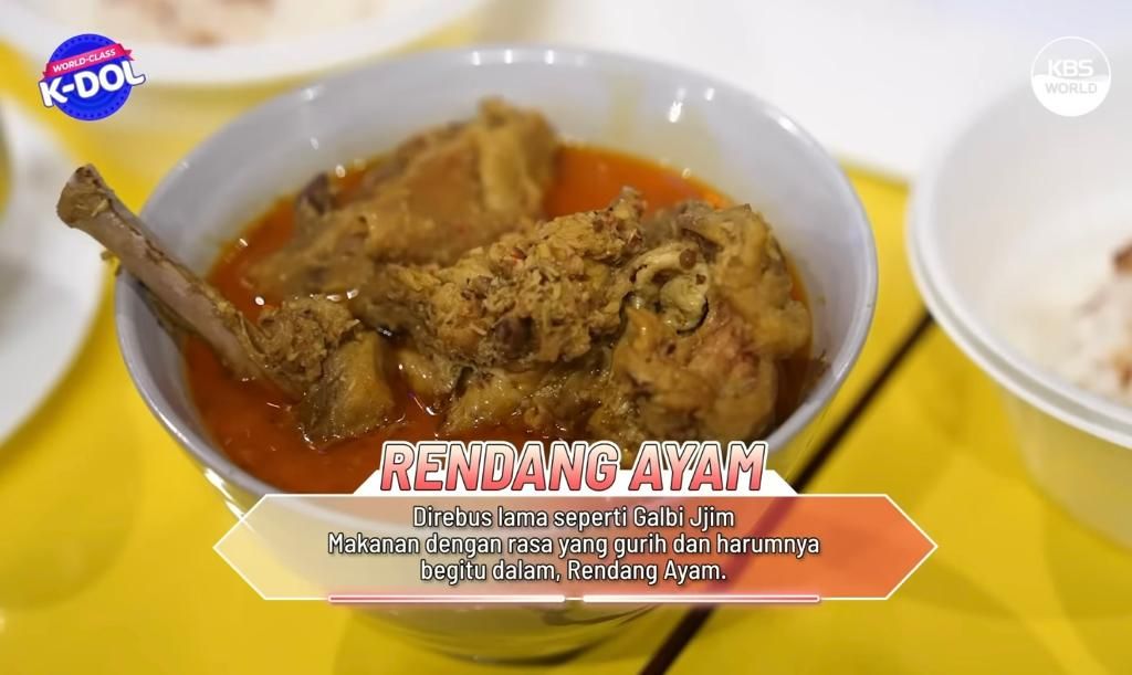 Member Treasure cicip hidangan ayam khas Indonesia