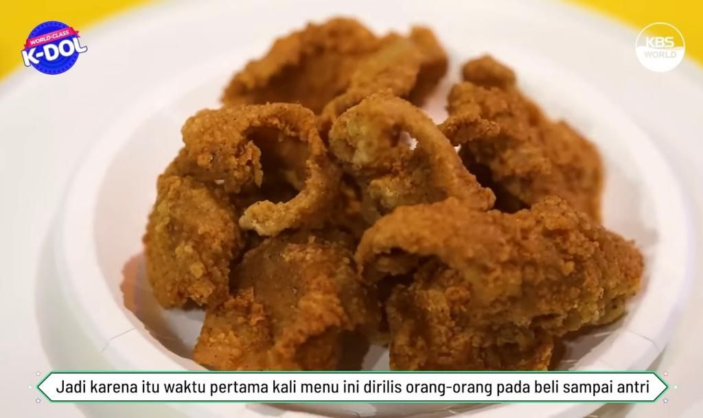 Member Treasure cicip hidangan ayam khas Indonesia