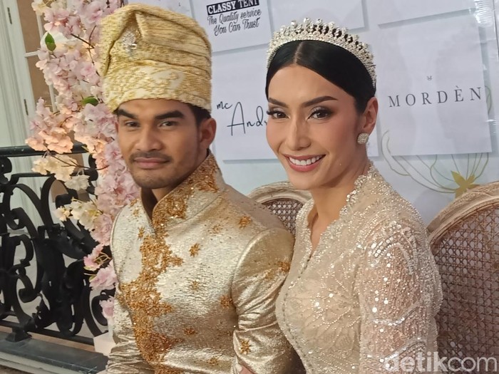 Tyas Mirasih dan Tengku Tezi resmi menikah.