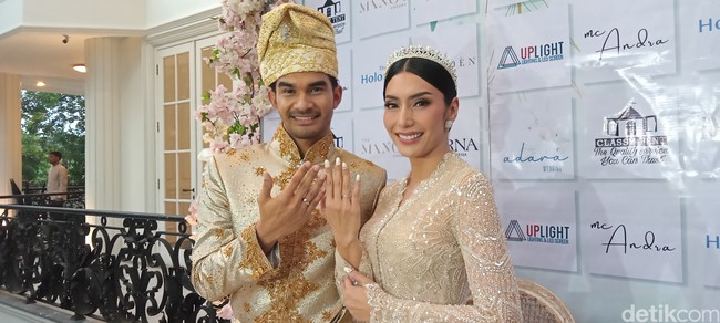 Tyas Mirasih dan Tengku Tezi melangsungkan akad nikah di The Manor Andara, Depok, Jawa Barat.  Foto: Ahsan/detikhot