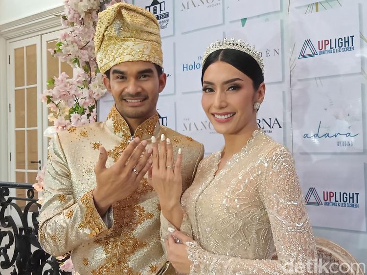 Potret Tyas Mirasih-Tengku Rezi Pamer Cincin Nikah Usai Ijab Kabul