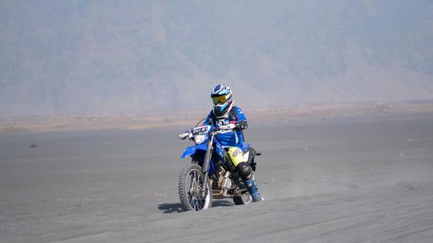 Yamaha WR 155 R di Bromo.