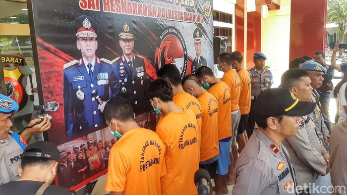 7  Pengedar Obat-obatan di Kabupaten Bandung saat diamankan Polisi