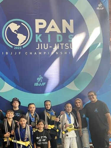 Aaminah Abdrabboh yang berusia 12 tahun baru-baru ini membuat sejarah dengan menjadi wanita berhijab pertama yang memenangkan emas di International Brazilian Jiu-Jitsu Federation (IBJJF) Pan Kids Tournament.