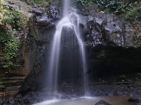 Sama seperti Tancak Kembar, Air Terjun Sumber Nyonya juga belum sepopuler Coban Pelangi apalagi Tumpak Sewu. Air terjun ini berada di Desa Tutur, Pasuruan, Jawa Timur. Jaraknya sekitar 90 km dari Kota Surabaya.