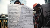 Mereka meminta Kemenperin membatasi produksi kendaraan bermotor yang ikut andil dalam tingginya angka polusi udara. 