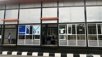 Berdasarkan pantauan detikcom, Halte Tendean, sudah kembali beroperasi, Jakarta, Senin (21/8/2023).  