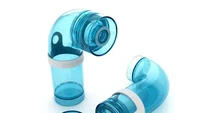 Selain digunakan sebagai alat untuk minum, botol ini juga dapat memudahkan menuang air. Bentuk botolnya menyerupai pipa yang dipotong. Foto: Trend Hunter