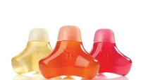 Tidak berbentuk tabung, botol minum yang satu ini didesain dengan bentuk segitiga. Sekilas botol minumnya justru tampak seperti jeli. Foto: Trend Hunter