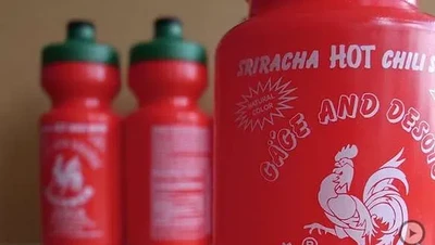 Unik! 10 Desain Botol Ini Ada yang Berbulu hingga Bisa Simpan HP