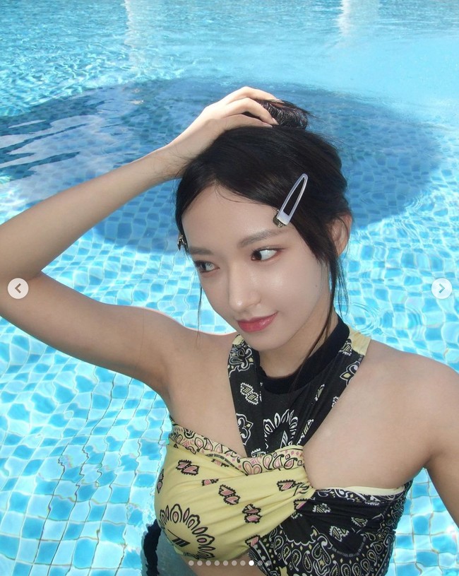 “Waahh lagi di Bali yaaa?? 😍” “Di hotel mulia bali yaa,” “Cantikk sekaliii😍😍🔥” komentar penggemar yang terpana dengan kecantikan Cheng Xiao di Bali. Foto: dok. Instagram @chengxiao_0715