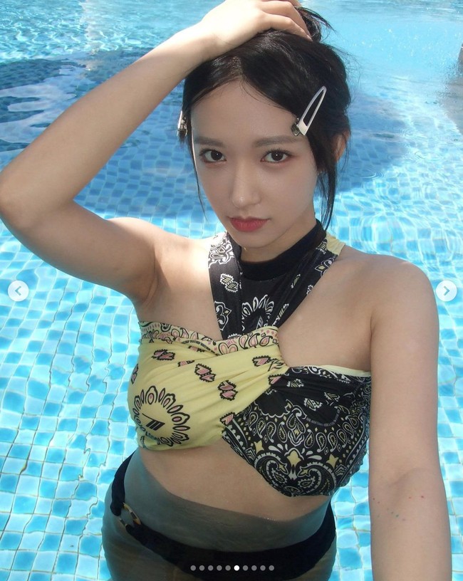 Cheng Xiao baru-baru ini digosipkan menjadi orang ketiga dalam pernikahan Tony Leung, aktor senior Hong Kong yang membintangi video klip NewJeans ‘Cool With You’.Foto: dok. Instagram @chengxiao_0715