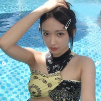 Cheng Xiao baru-baru ini digosipkan menjadi orang ketiga dalam pernikahan Tony Leung, aktor senior Hong Kong yang membintangi video klip NewJeans ‘Cool With You’.Foto: dok. Instagram @chengxiao_0715