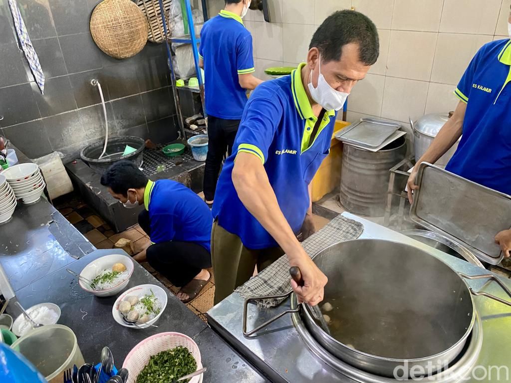 Es Kalamur & Bakso Matador : Bakso Berkuah Kaldu dan Es Kalamur Unik