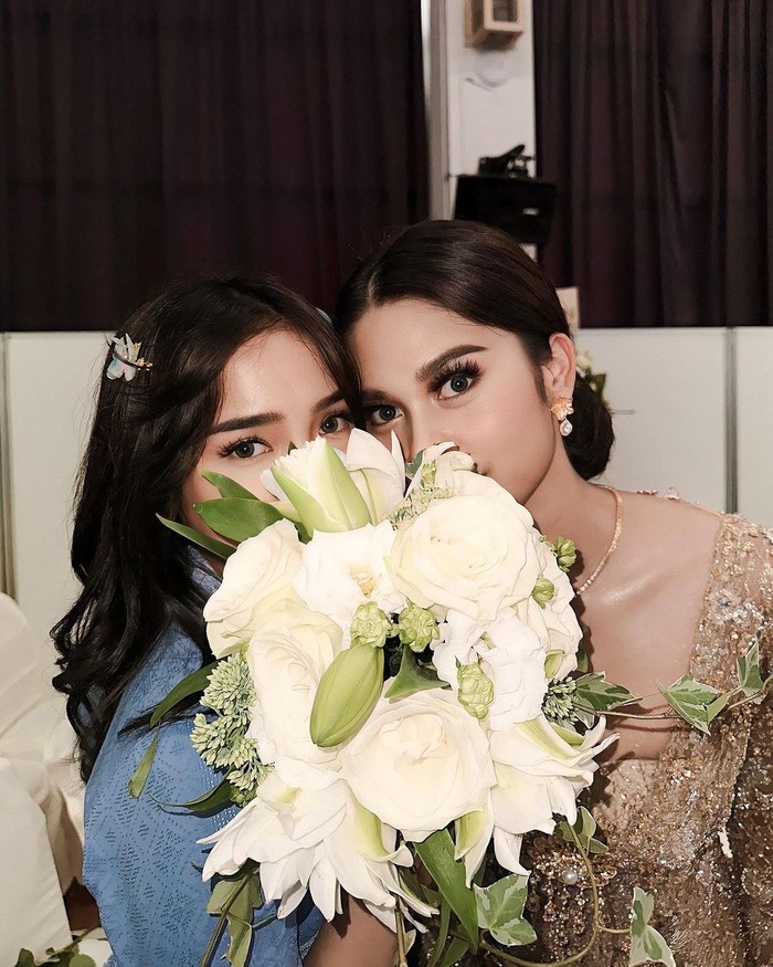 Fuji Fuji dan Azizah Salsha