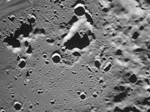 Elon Musk Ingin Bikin Ketapel Raksasa di Bulan, Buat Apa?