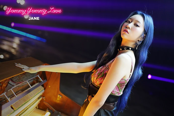 Jane MOMOLAND