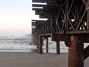 Jembatan Tempat Hilangnya Beta dan Cerita Punahnya Tambang Pasir Besi